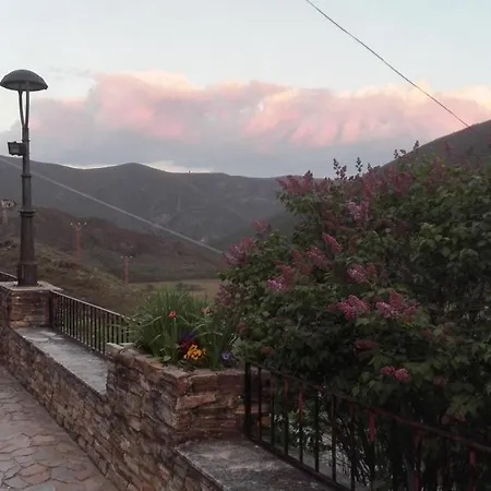 Valle De Fornela Vandrarhem Peranzanes